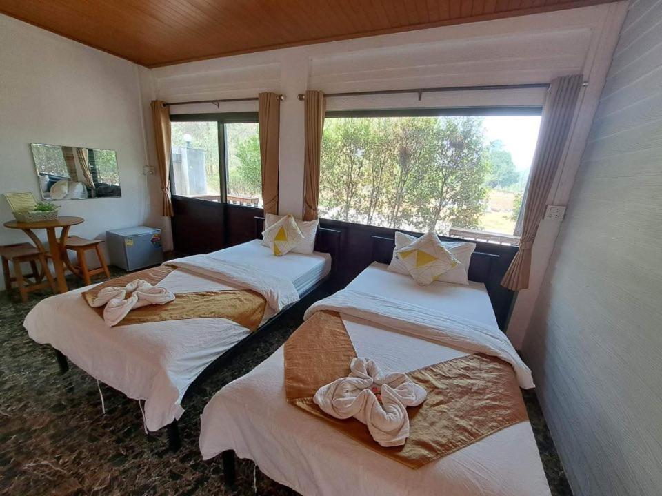 Chomduen Phu Kao Resort Non Sang Quarto foto