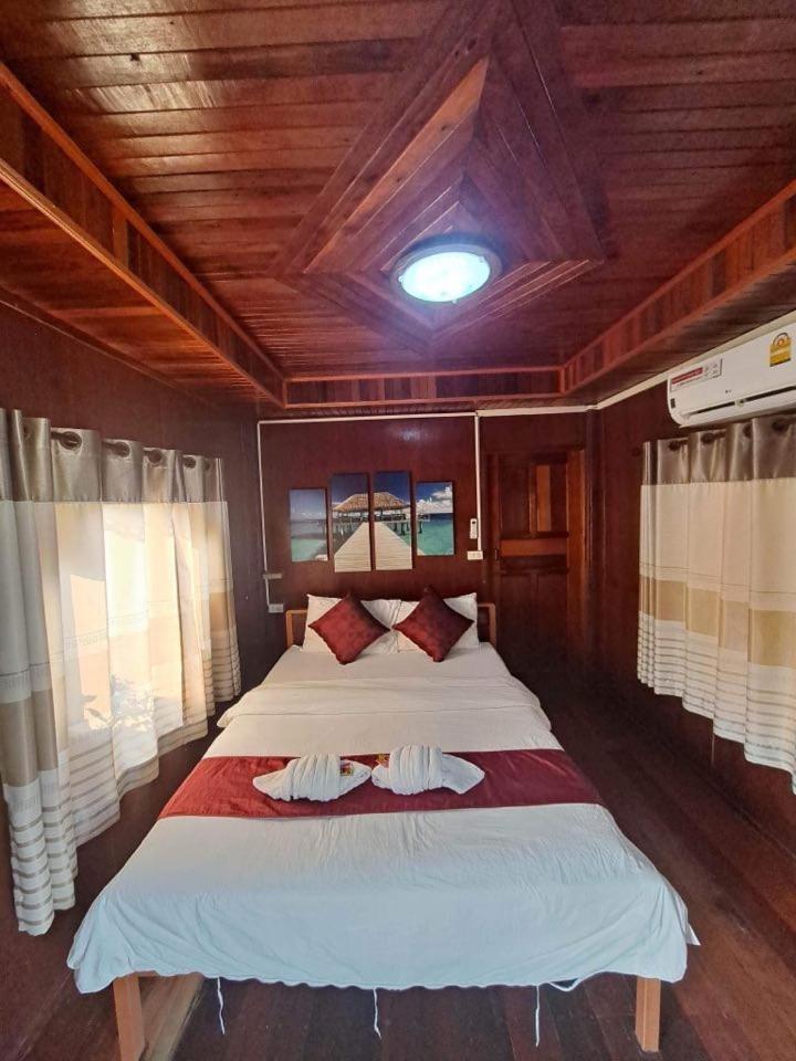 Chomduen Phu Kao Resort Non Sang Quarto foto
